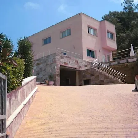 With 4 Bedrooms In With Private Pool And Wifi يوريت دي مار