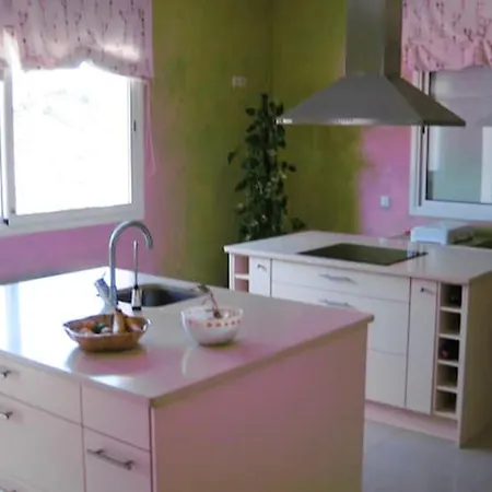 With 4 Bedrooms In With Private Pool And Wifi 빌라 *