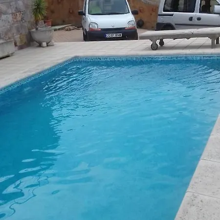 With 4 Bedrooms In With Private Pool And Wifi *